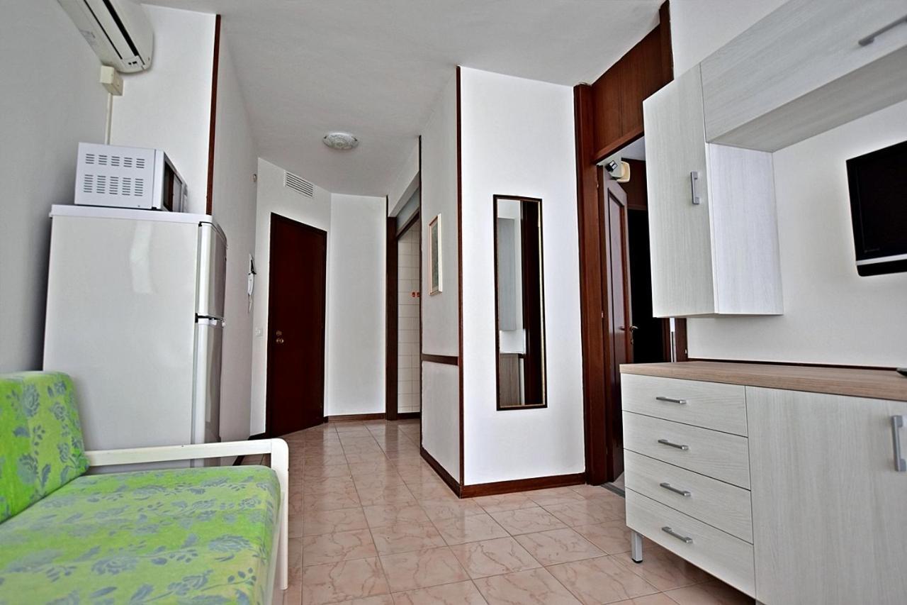 Condominio Luna 1 Линяно Сабиадоро Екстериор снимка