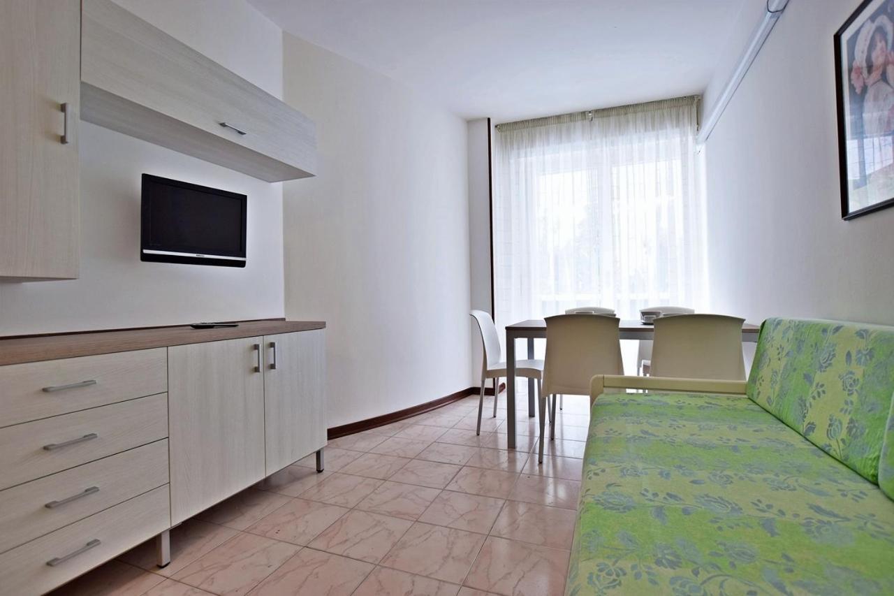 Condominio Luna 1 Линяно Сабиадоро Екстериор снимка
