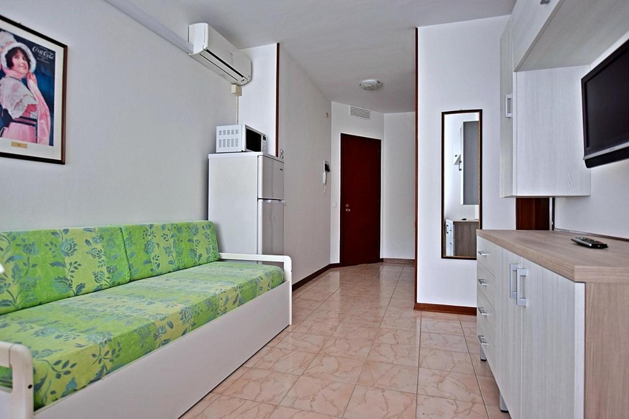 Condominio Luna 1 Линяно Сабиадоро Екстериор снимка