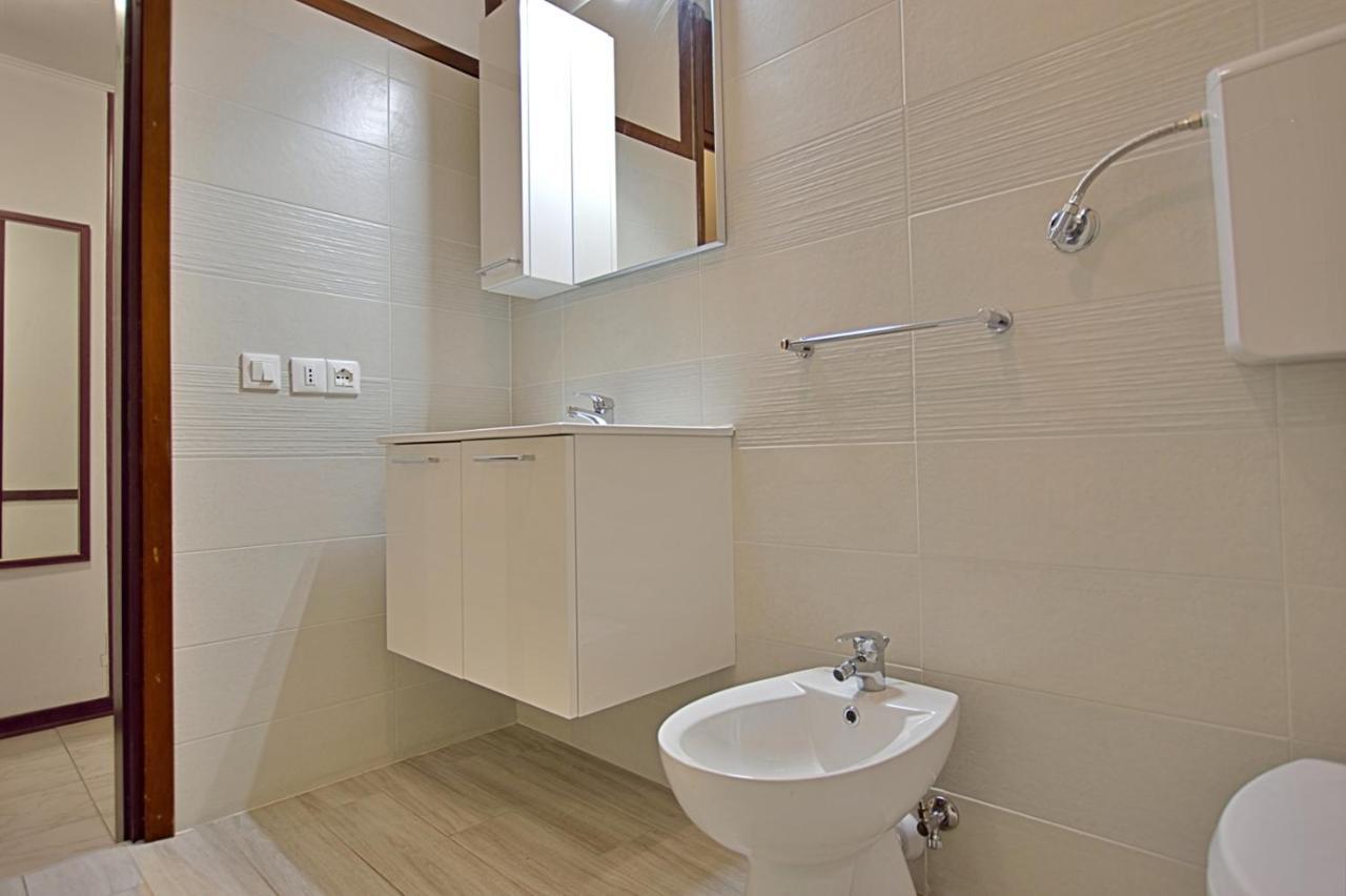 Condominio Luna 1 Линяно Сабиадоро Екстериор снимка